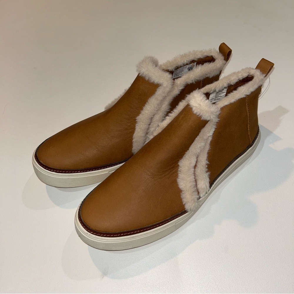 Toms Womans size 10 Bryce Brown and White Ankle Booties NWT